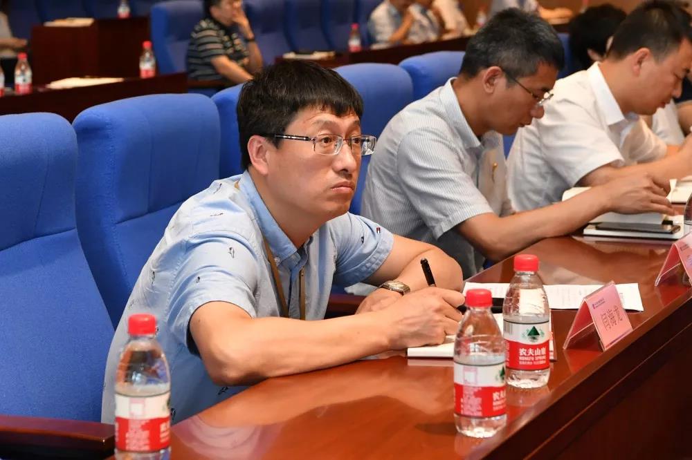 老哥俱乐部-老哥必备的交流社区