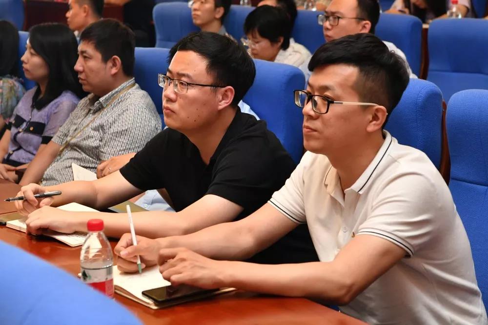 老哥俱乐部-老哥必备的交流社区