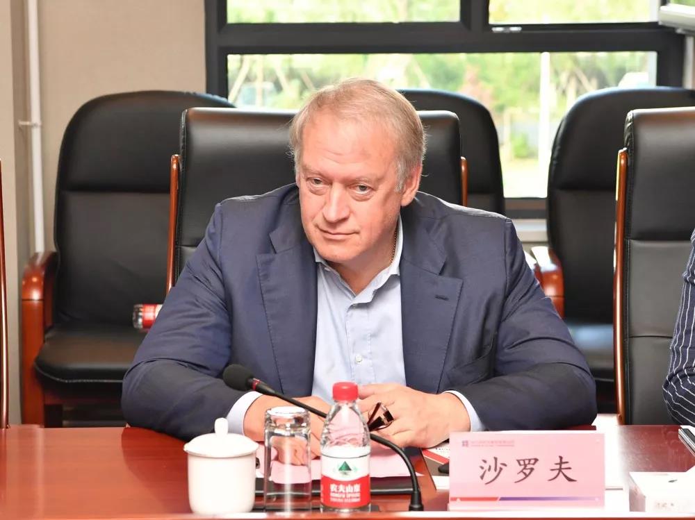 老哥俱乐部-老哥必备的交流社区